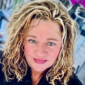 Meet your Posher, Debbie